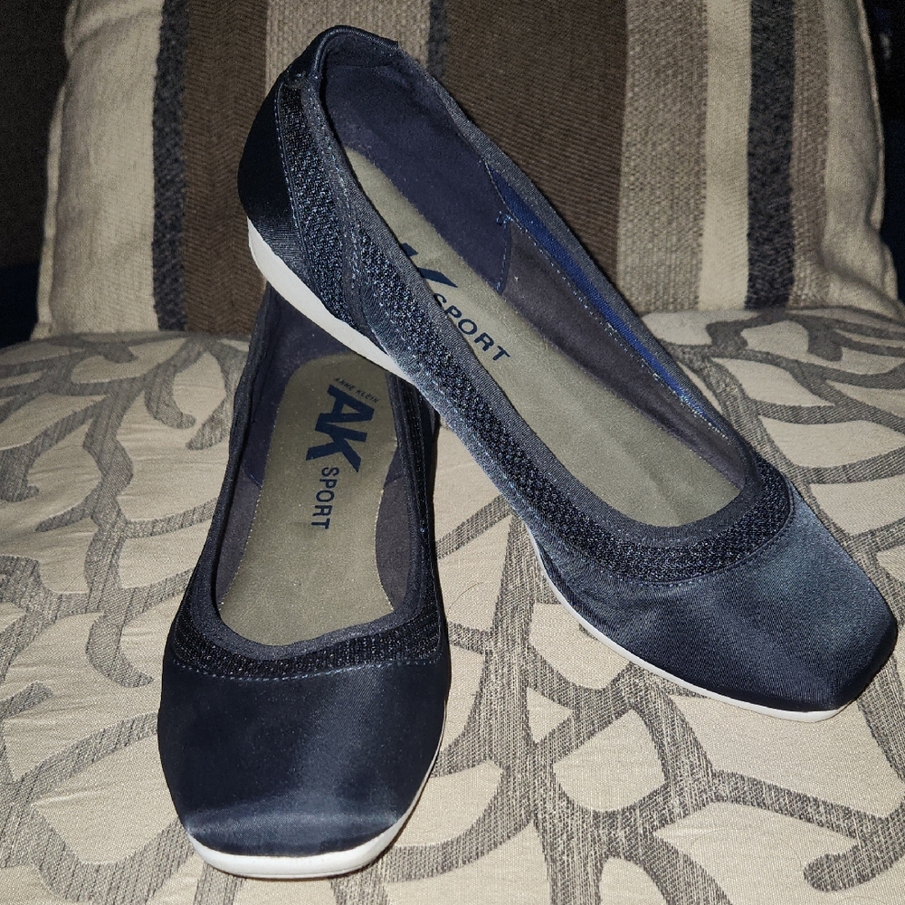 3/$20 Anne Klein Navy Blue Flats